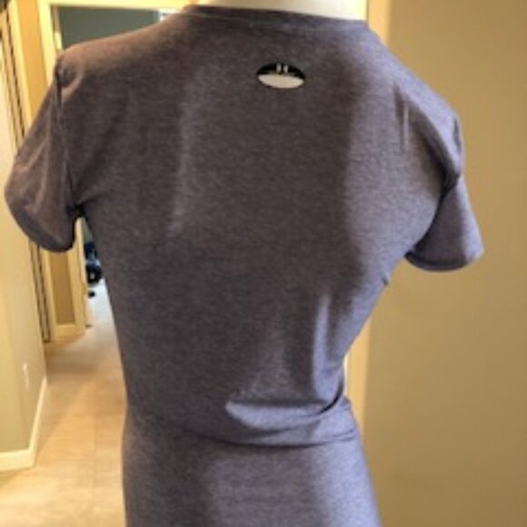 NWOT Under Armour compression top Sz M/L - Picture 2 of 4